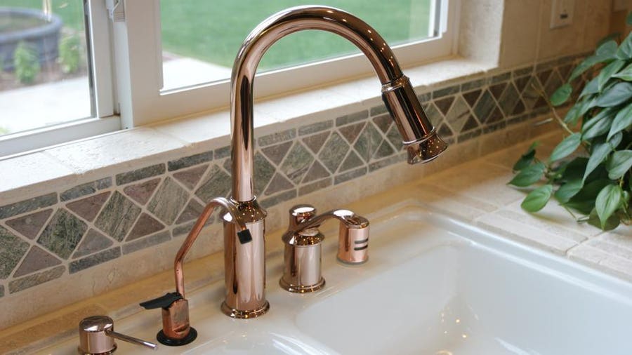 How Long Should It Take a Plumber to Replace a Kitchen Sink?